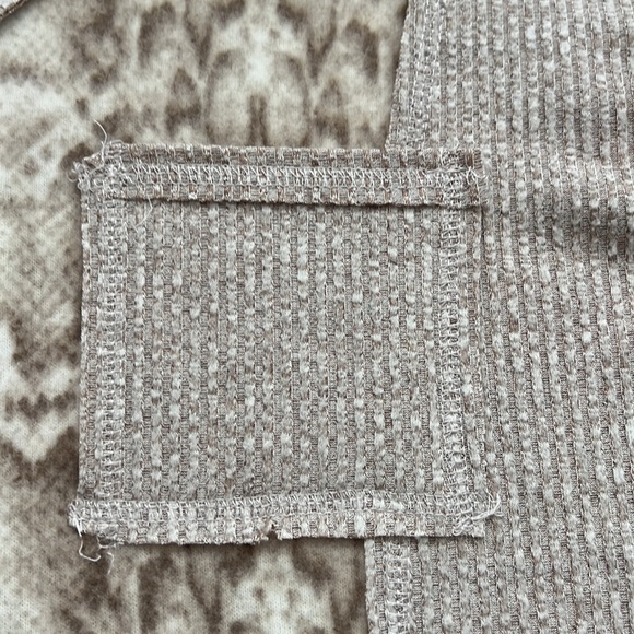 Fleece Snakeskin 🐍 Top - Picture 5 of 6